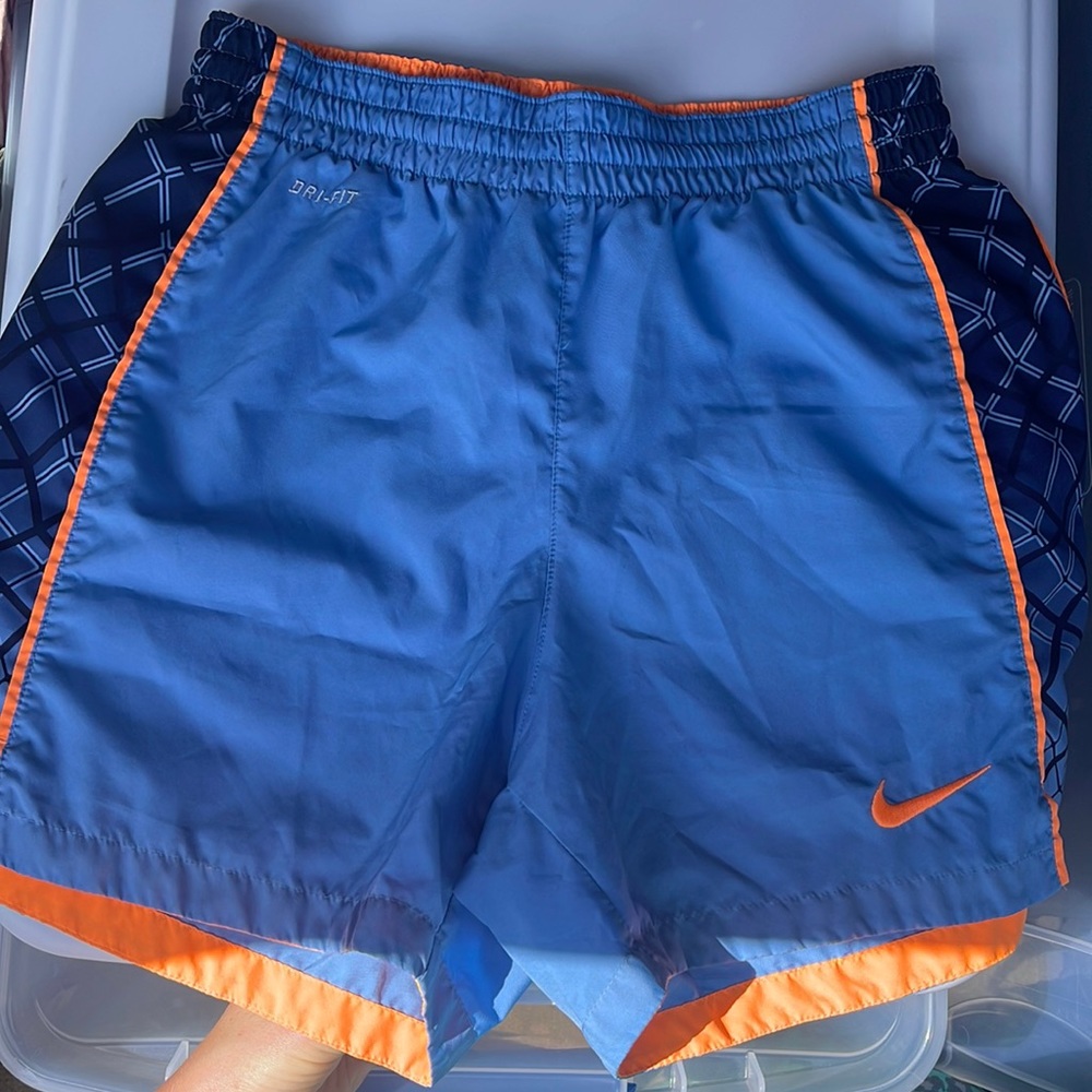 NIKE athletic short